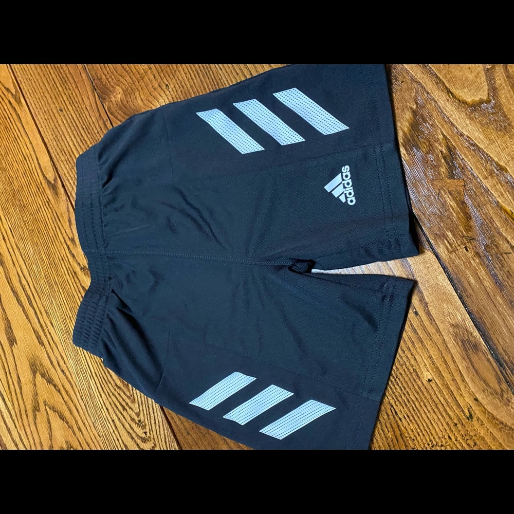 Adidas shorts size 4t